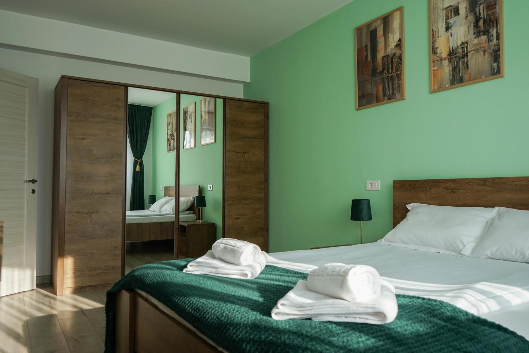 Mirandis Apartments - Comfort & Private Parking Near Coresi Mall Braşov Eksteriør bilde