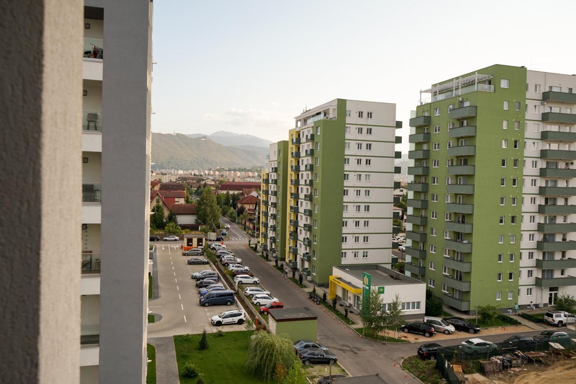 Mirandis Apartments - Comfort & Private Parking Near Coresi Mall Braşov Eksteriør bilde