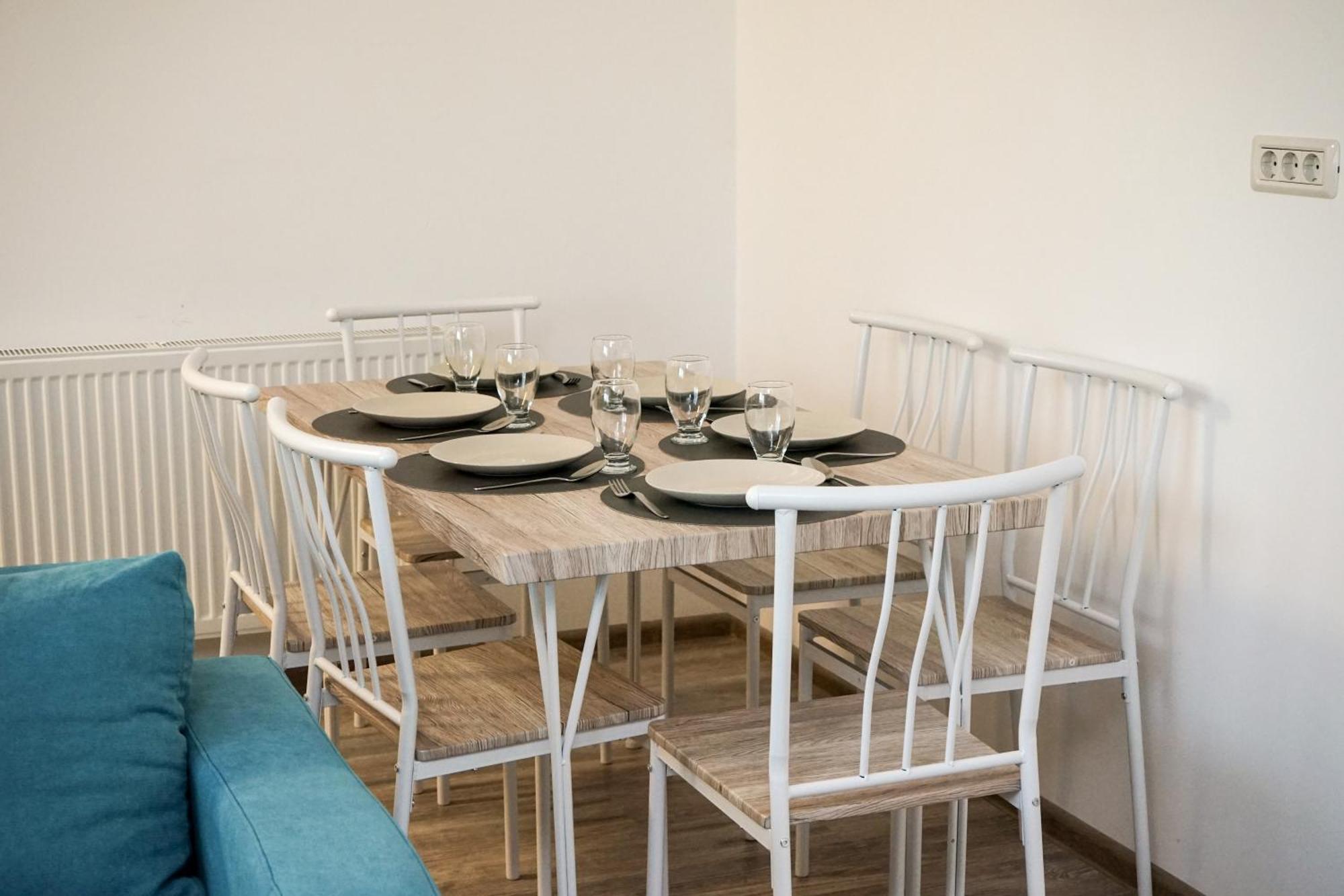 Mirandis Apartments - Comfort & Private Parking Near Coresi Mall Braşov Eksteriør bilde