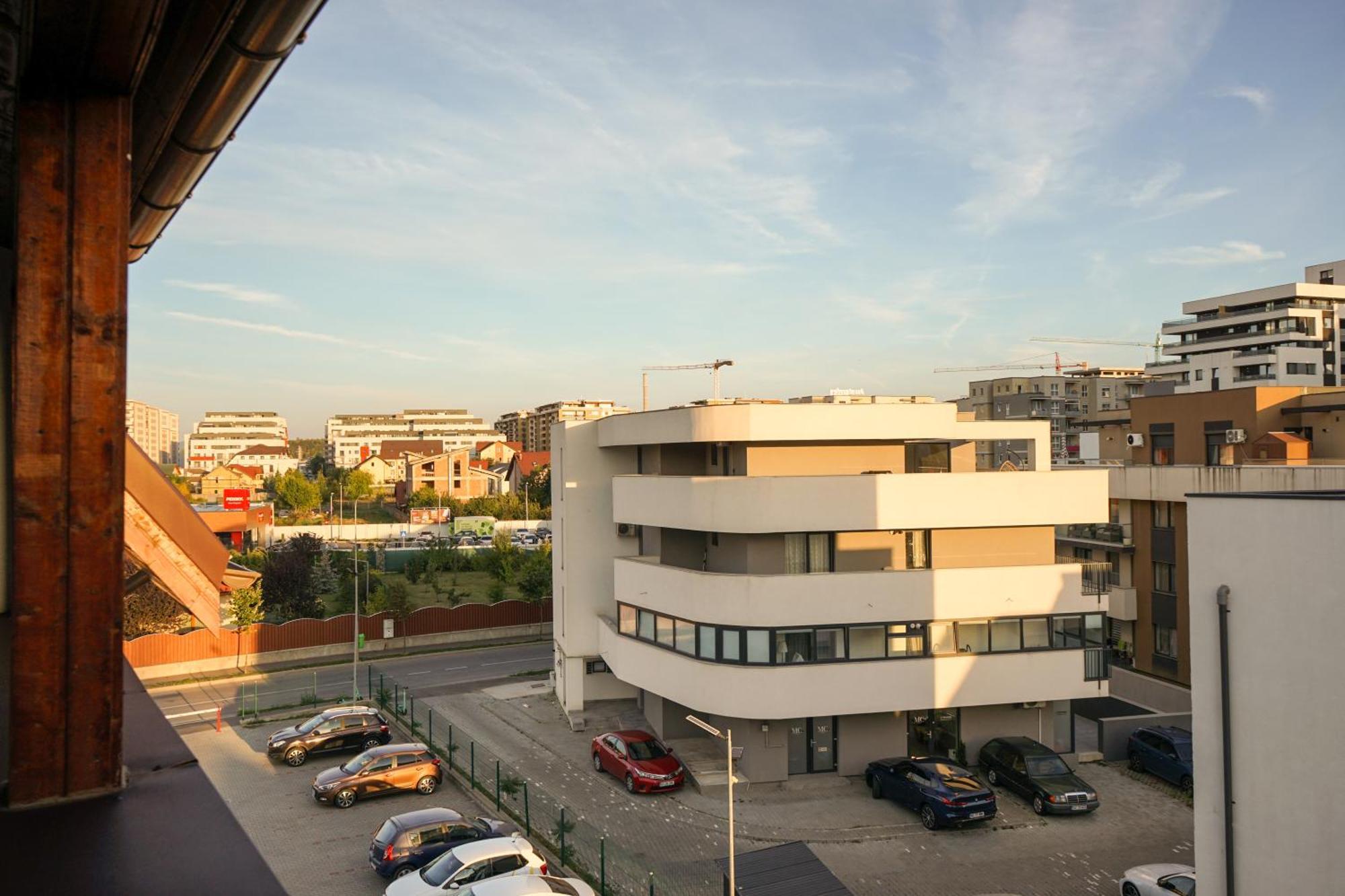 Mirandis Apartments - Comfort & Private Parking Near Coresi Mall Braşov Eksteriør bilde