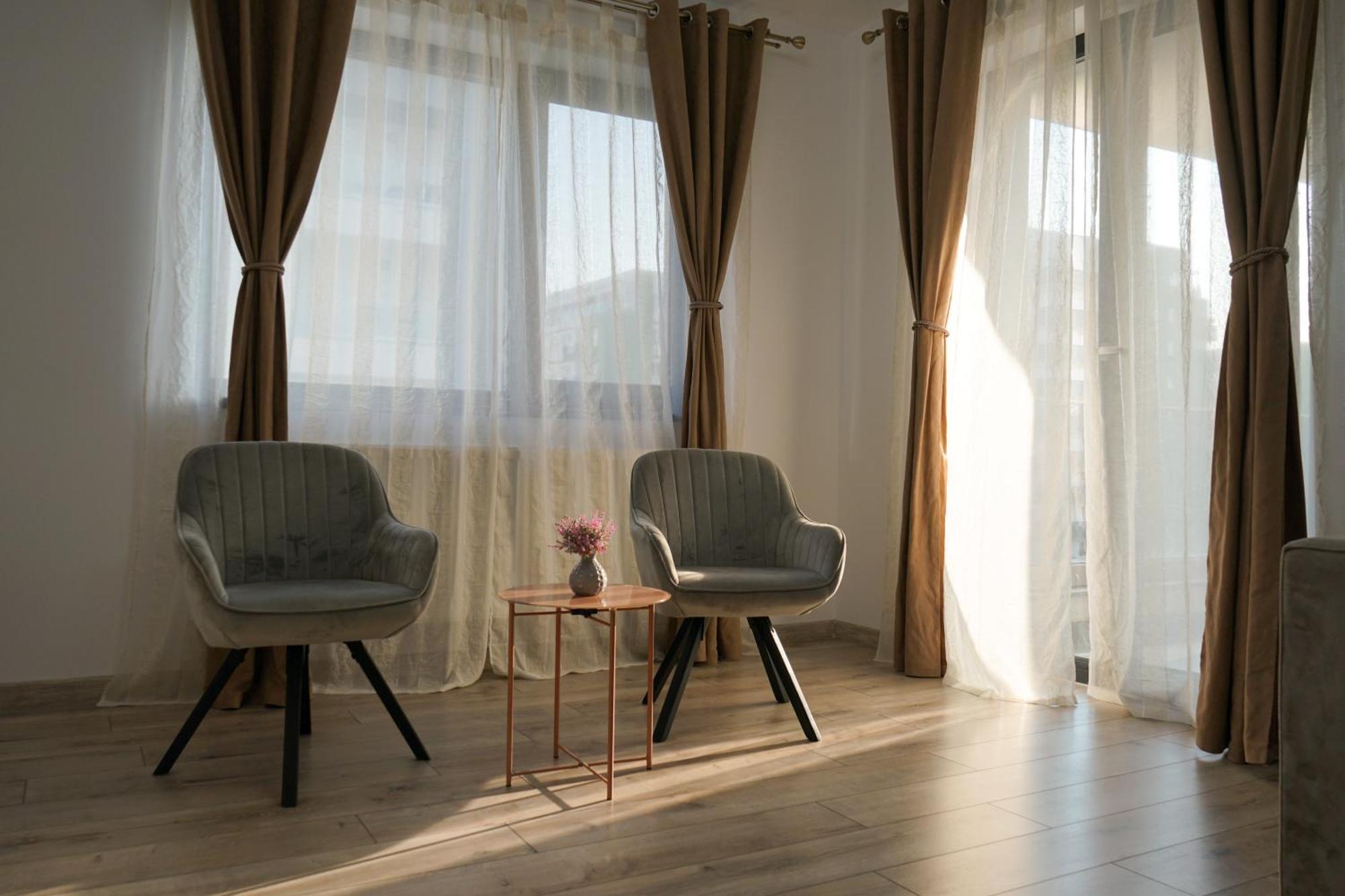 Mirandis Apartments - Comfort & Private Parking Near Coresi Mall Braşov Eksteriør bilde