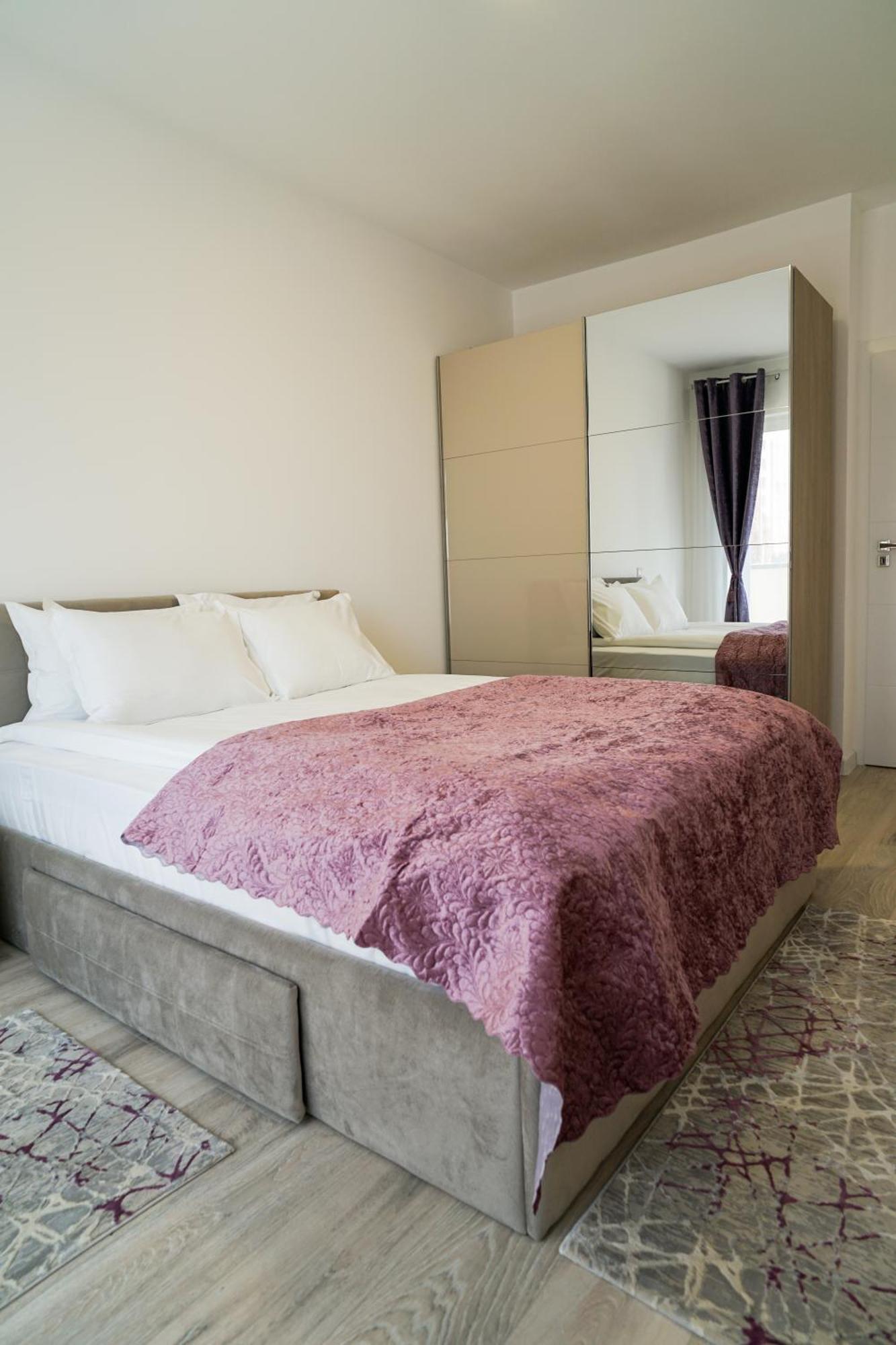 Mirandis Apartments - Comfort & Private Parking Near Coresi Mall Braşov Eksteriør bilde