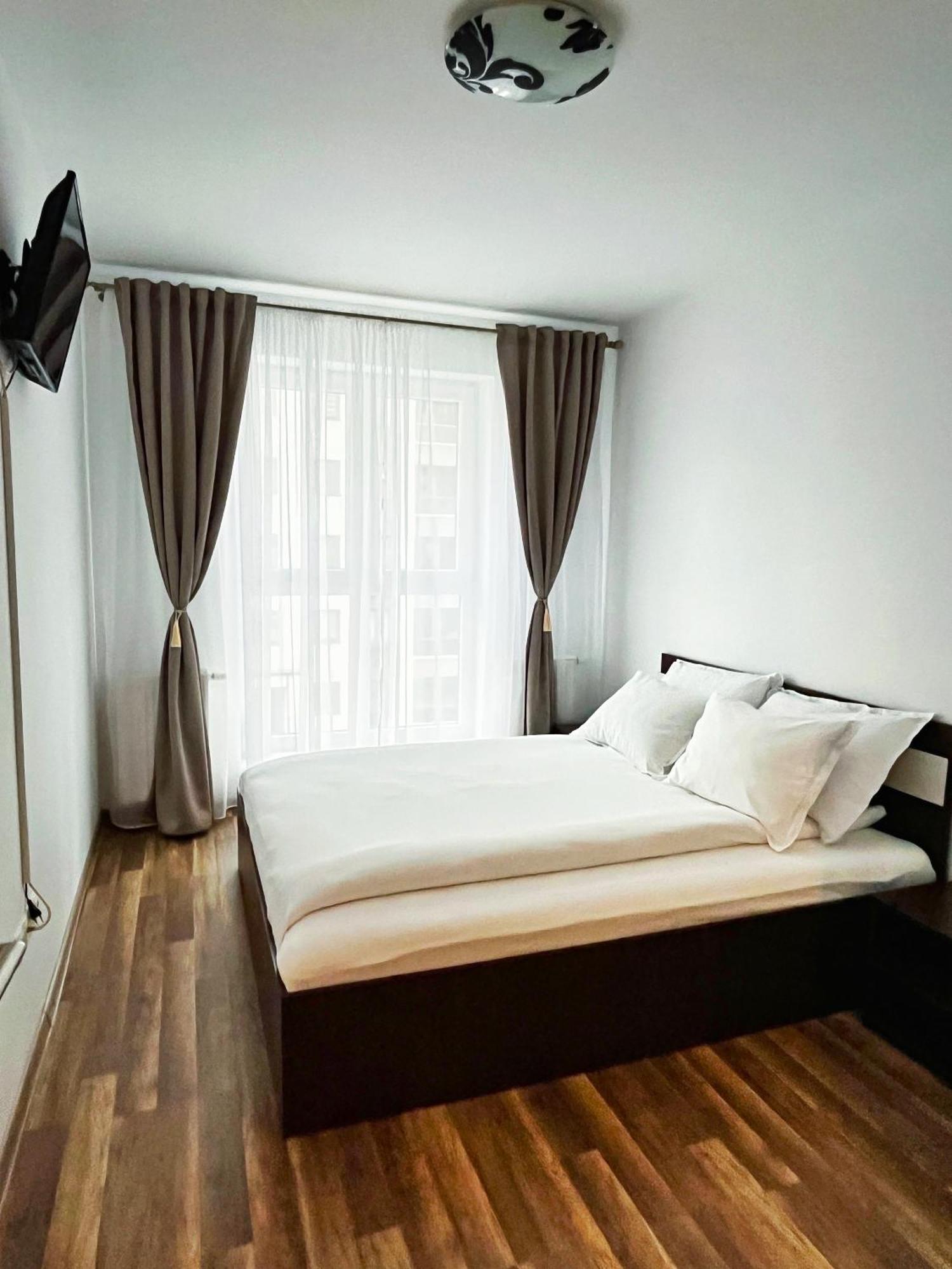 Mirandis Apartments - Comfort & Private Parking Near Coresi Mall Braşov Eksteriør bilde