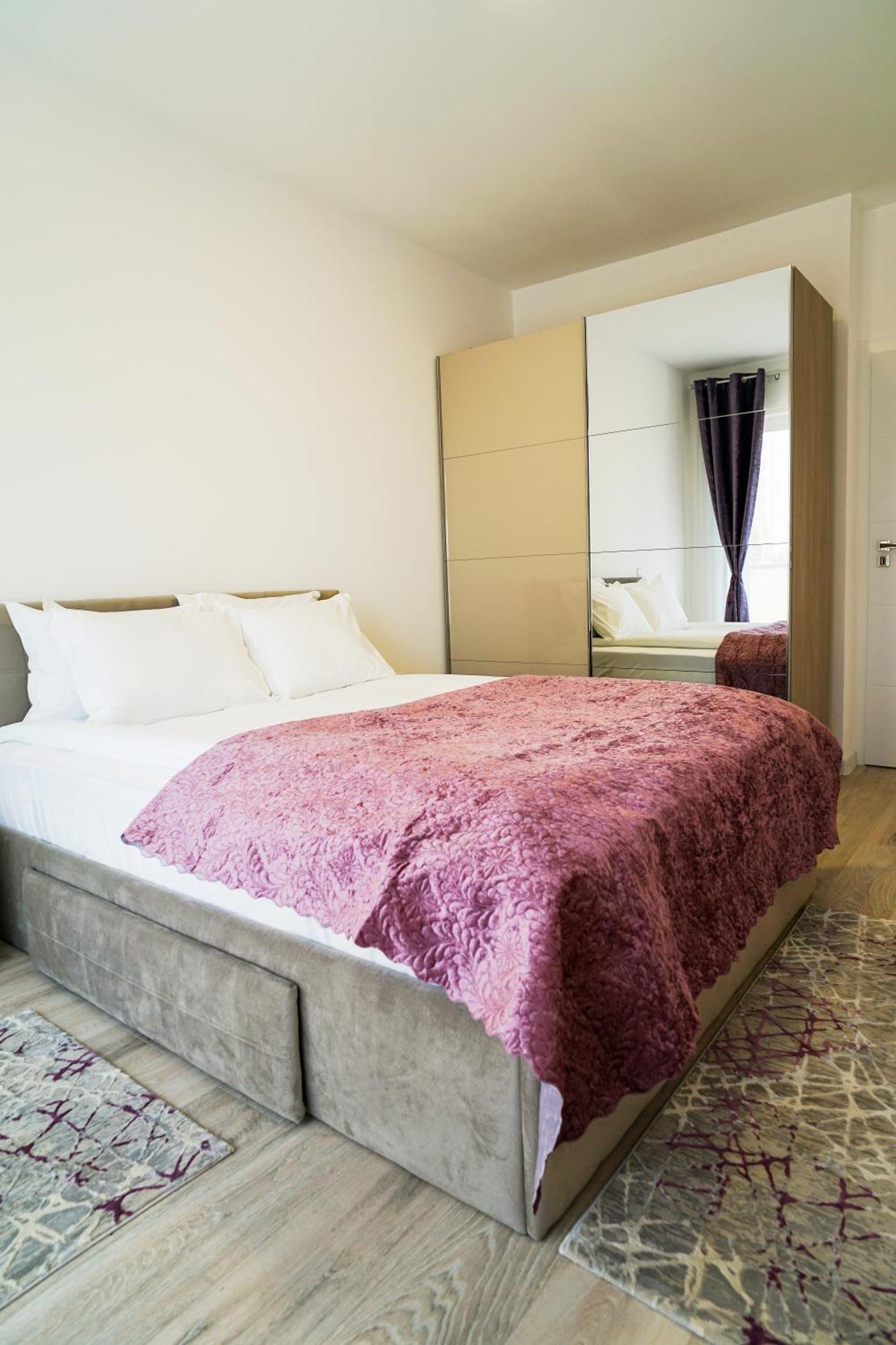 Mirandis Apartments - Comfort & Private Parking Near Coresi Mall Braşov Eksteriør bilde